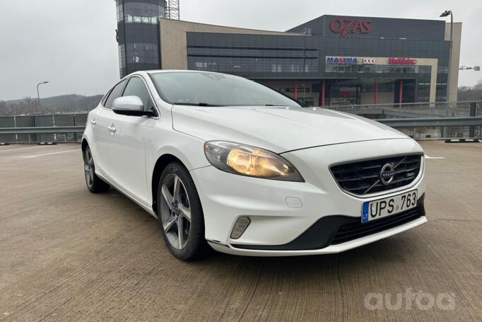 Volvo V40 2 generation Hatchback 5-doors