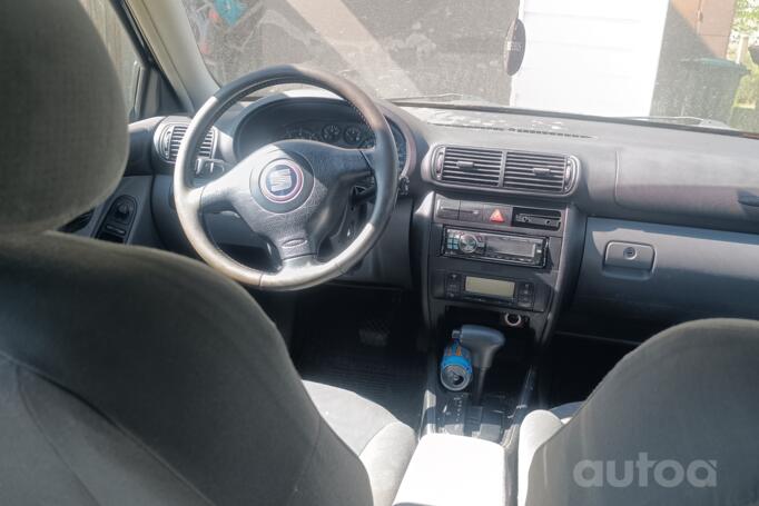 SEAT Toledo 2 generation Sedan