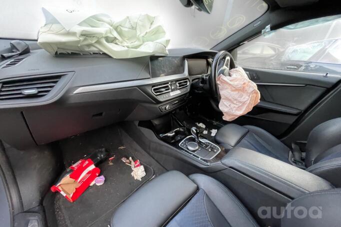 BMW 1 Series F40 (3 generation) Hatchback 5 doors