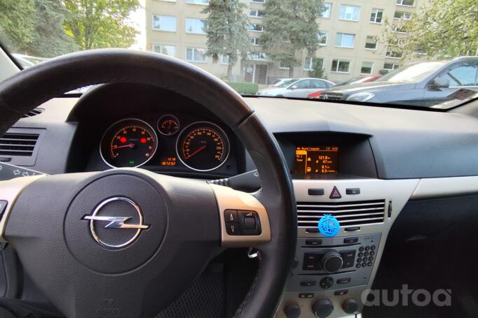 Opel Astra H Hatchback