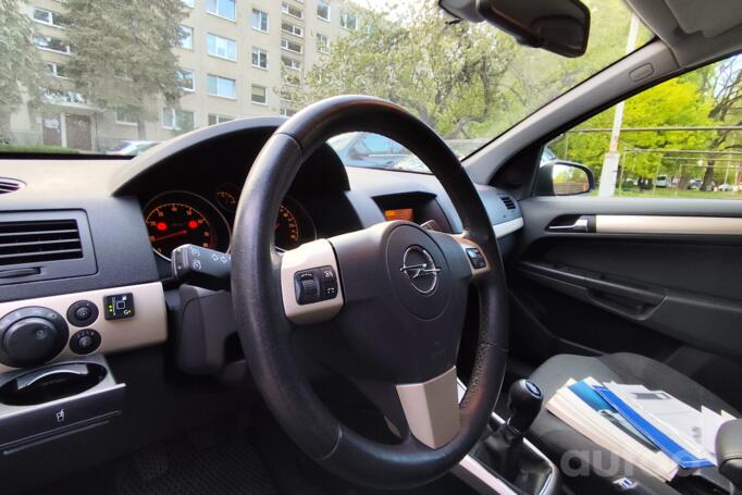 Opel Astra H Hatchback