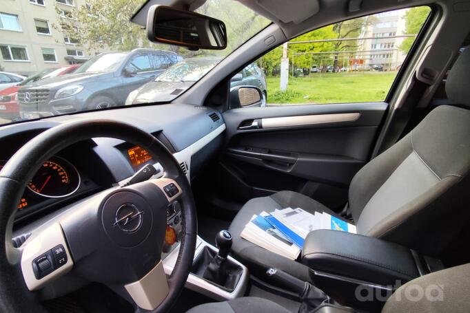 Opel Astra H Hatchback
