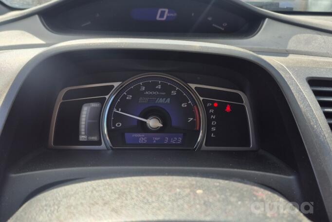 Honda Civic 8 generation Hybrid Sedan 4-doors
