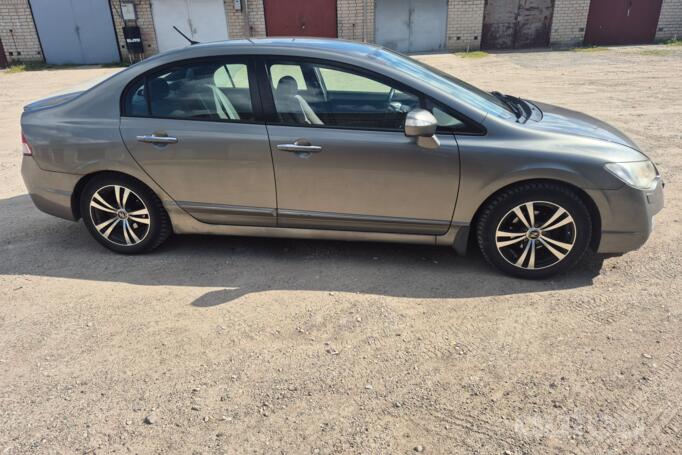 Honda Civic 8 generation Hybrid Sedan 4-doors