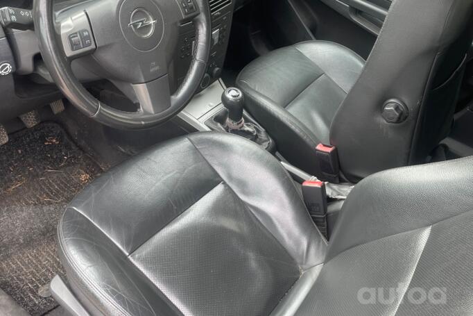 Opel Astra H Hatchback