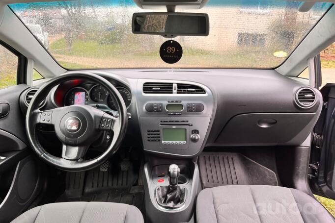 SEAT Leon 2 generation [restyling] Hatchback