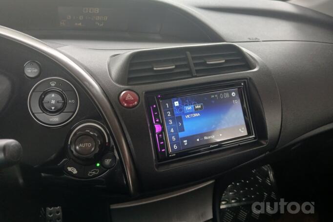 Honda Civic 8 generation Hatchback 5-doors