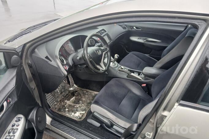 Honda Civic 8 generation Hatchback 5-doors