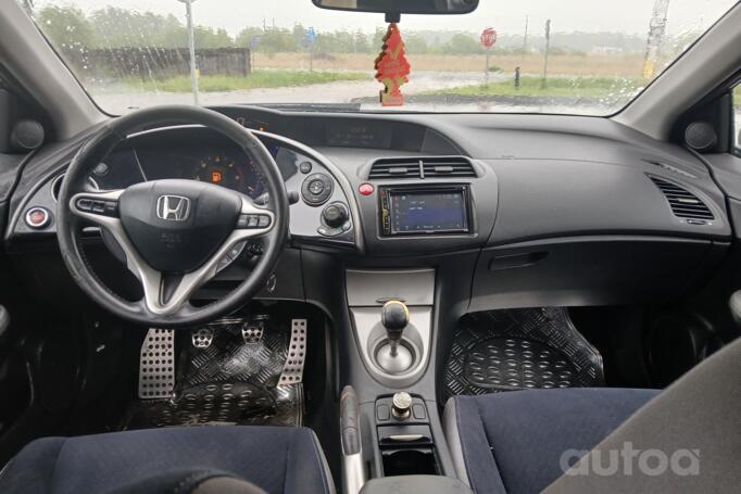 Honda Civic 8 generation Hatchback 5-doors
