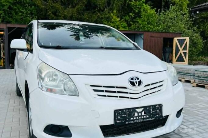 Toyota Verso 1 generation Minivan