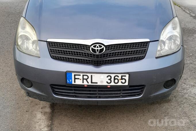 Toyota Corolla Verso 1 generation Minivan