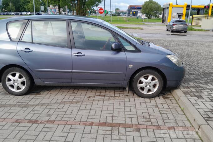 Toyota Corolla Verso 1 generation Minivan