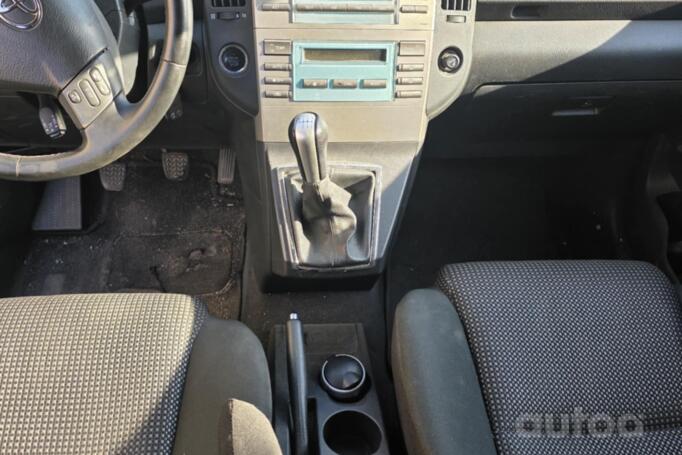 Toyota Corolla Verso 1 generation [restyling] -2 generation