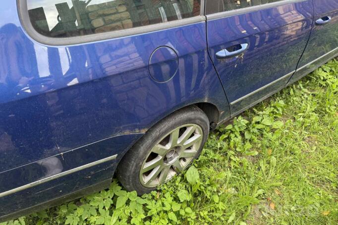 Volkswagen Passat B6 wagon 5-doors