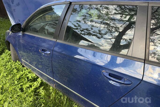 Volkswagen Passat B6 wagon 5-doors