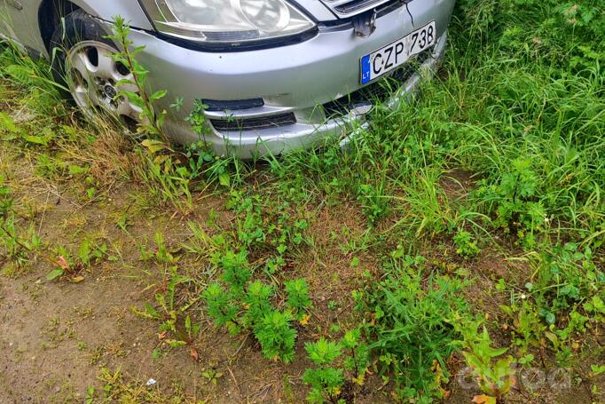 Toyota Avensis Verso 1 generation [restyling] Minivan