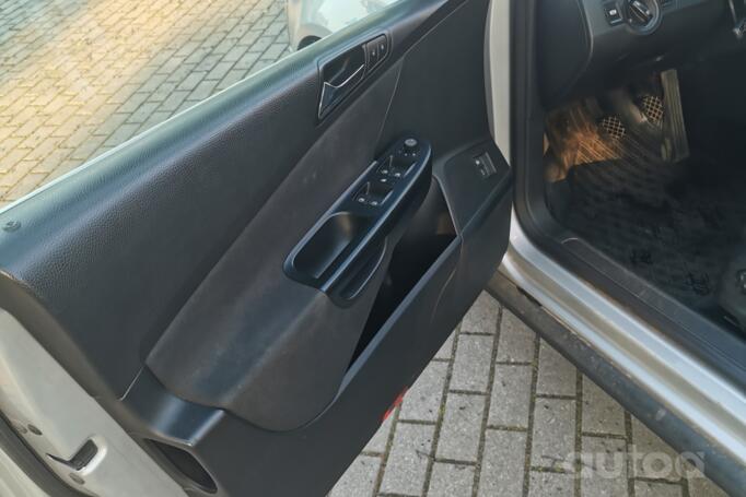 Volkswagen Passat B6 Sedan 4-doors