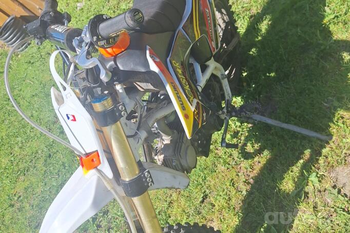 Suzuki GP 125