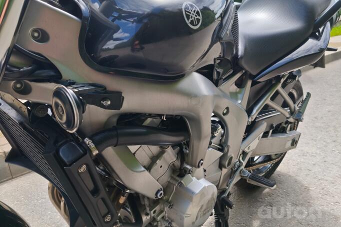 Yamaha FZ