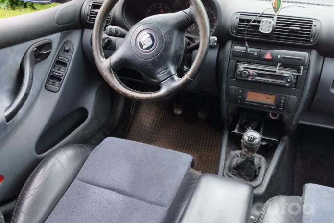 SEAT Toledo 2 generation Sedan