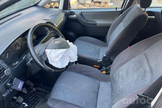 Opel Zafira A Minivan 5-doors