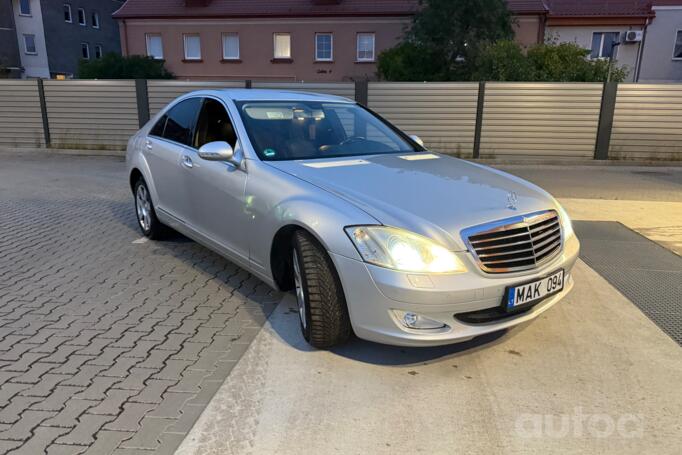 Mercedes-Benz S-Class W221 Sedan 4-doors