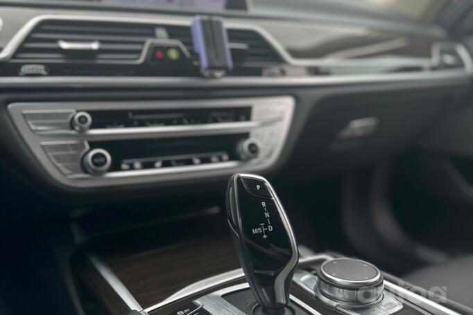 BMW 7 Series G11/G12 Sedan