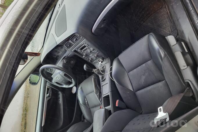Volvo V70 2 generation wagon