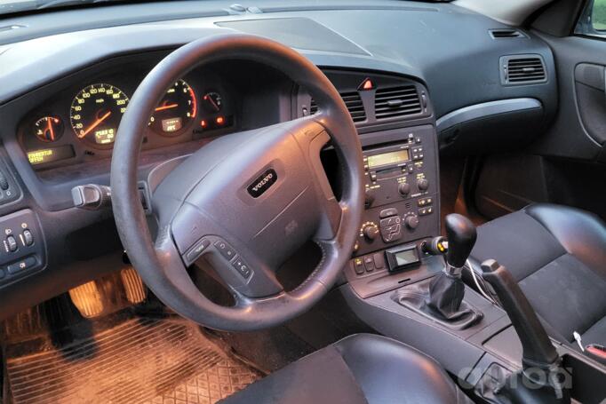 Volvo V70 2 generation wagon