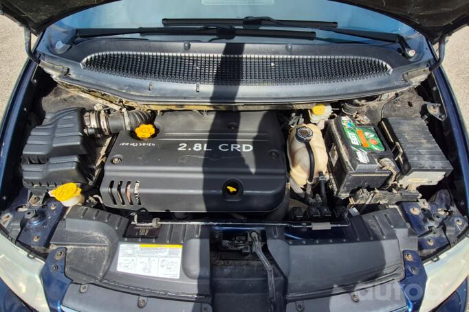 Chrysler Voyager 4 generation [restyling] Minivan Grand