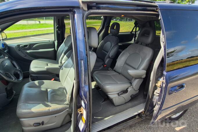 Chrysler Voyager 4 generation [restyling] Minivan Grand