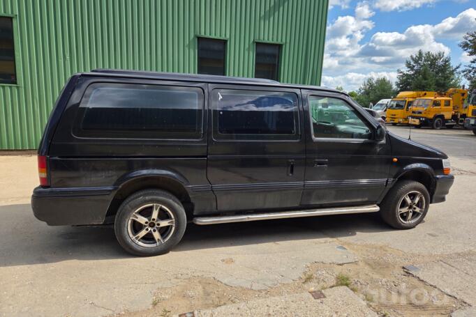 Chrysler Voyager 2 generation Grand minivan 4-doors