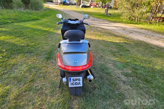 Piaggio X10