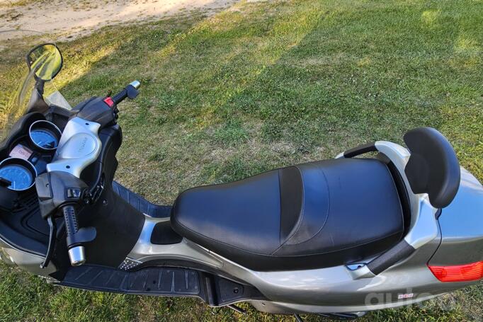 Piaggio X10