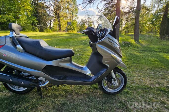 Piaggio X10