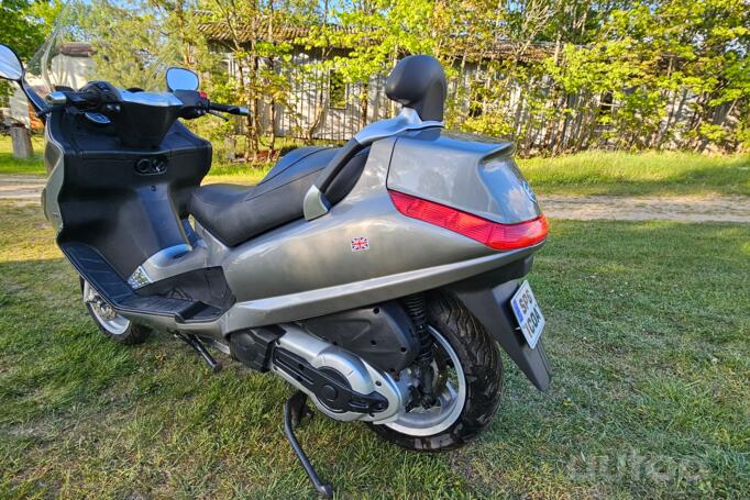 Piaggio X10