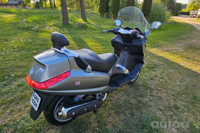 Piaggio X10