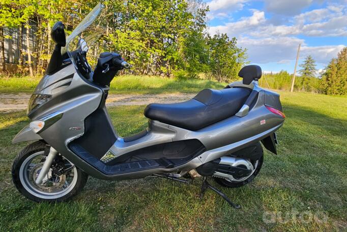 Piaggio X10
