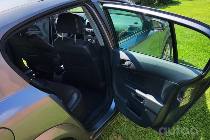 Opel Astra H Hatchback