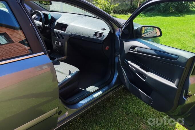 Opel Astra H Hatchback