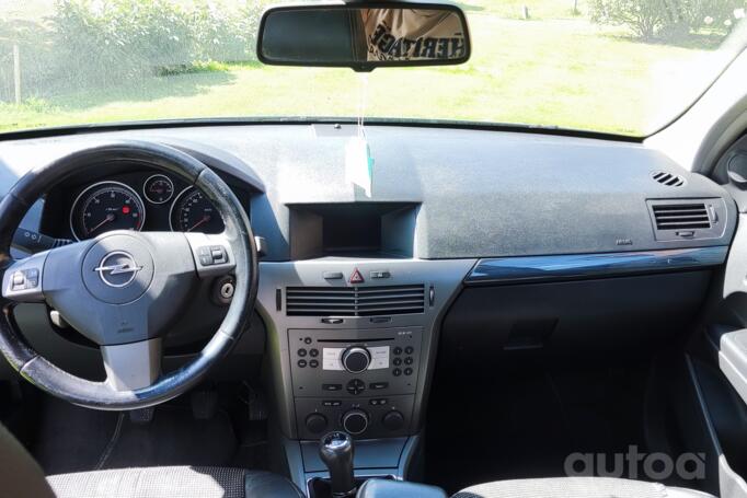 Opel Astra H Hatchback