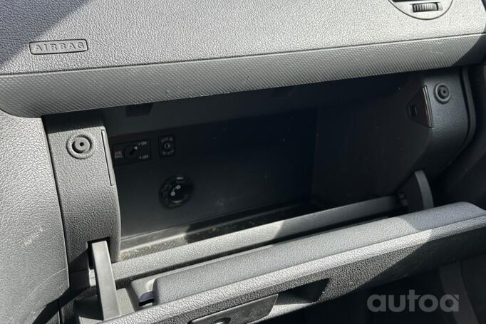 Volkswagen Caddy 3 generation [restyling] Minivan 4-doors