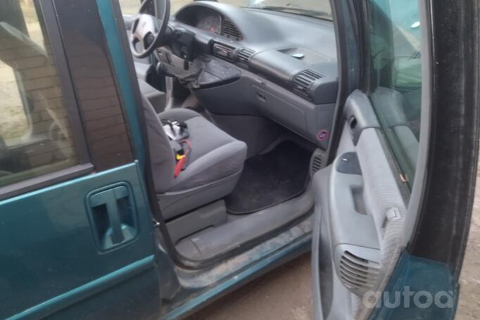Peugeot 806 221 Minivan