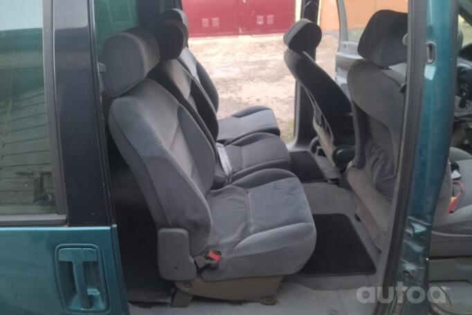 Peugeot 806 221 Minivan