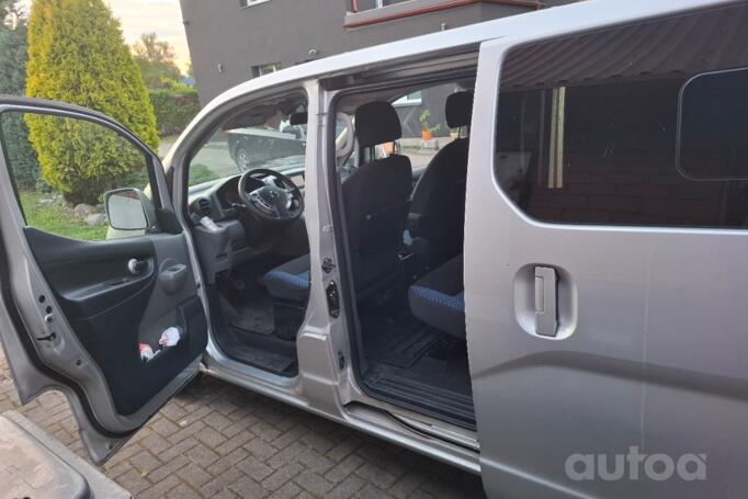 Nissan NV200 1 generation Combi minivan