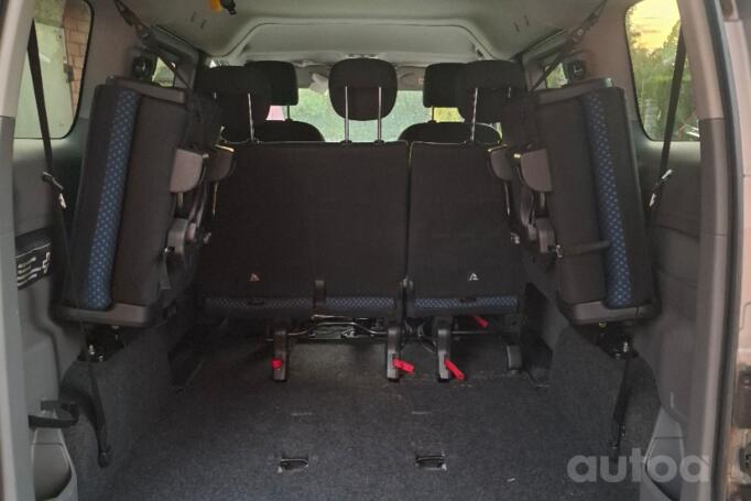 Nissan NV200 1 generation Combi minivan