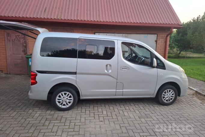 Nissan NV200 1 generation Combi minivan