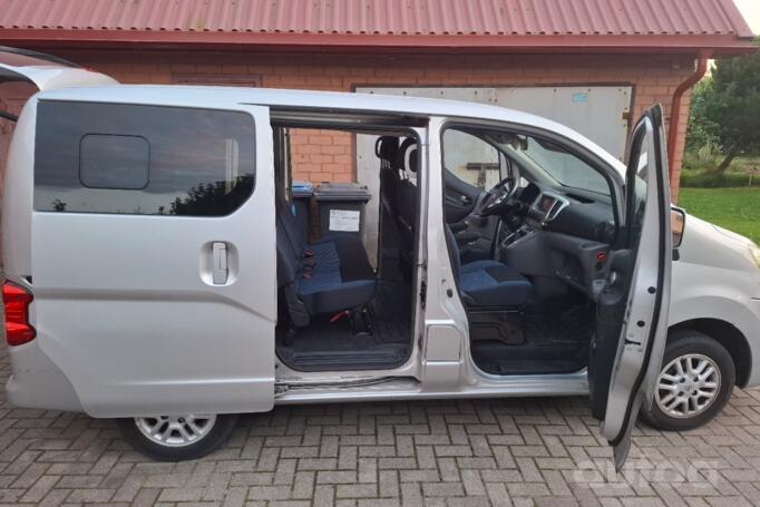 Nissan NV200 1 generation Combi minivan