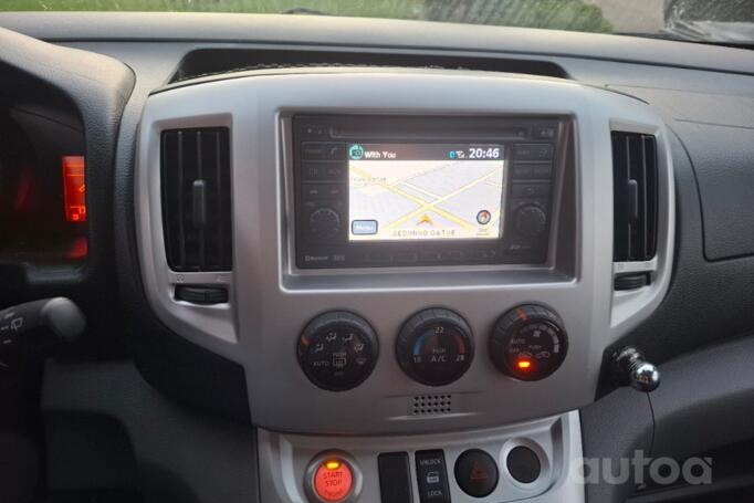 Nissan NV200 1 generation Combi minivan