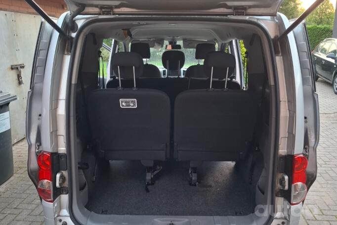 Nissan NV200 1 generation Combi minivan
